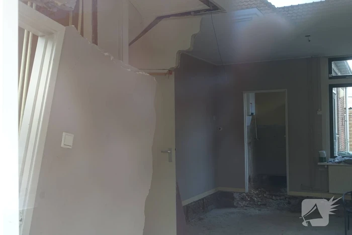 Binnenmuur van woning ingestort