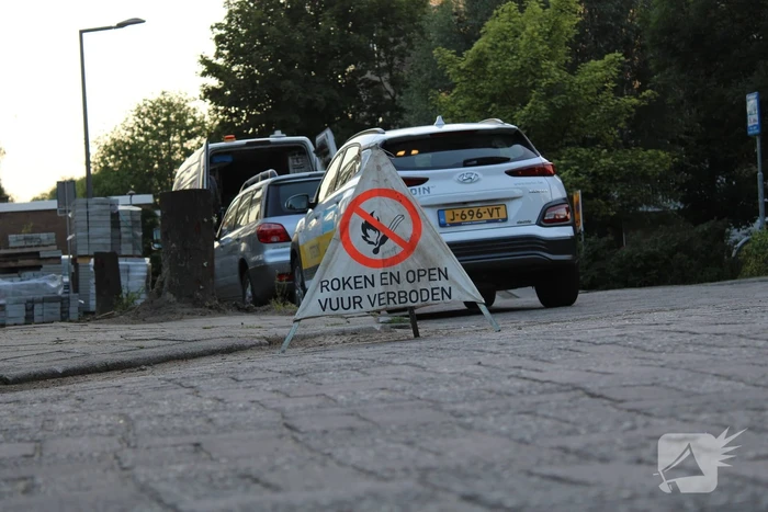 Brandweer verricht metingen door gaslucht