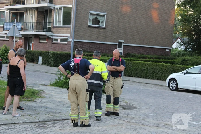 Brandweer verricht metingen door gaslucht