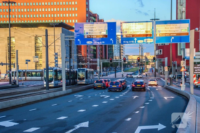 Verkeerschaos door niet sluitende Erasmusbrug