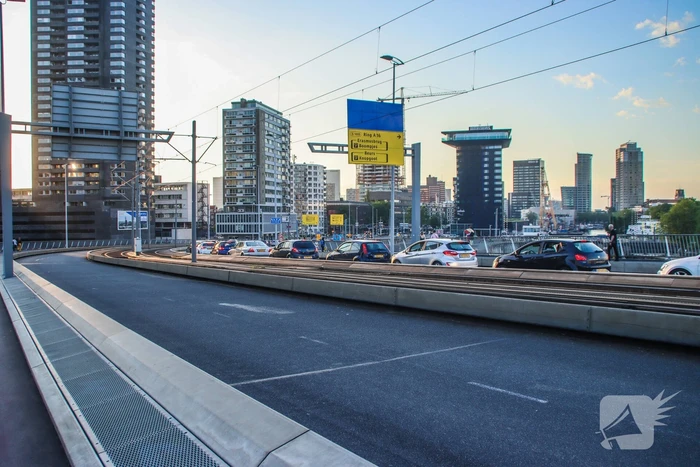Verkeerschaos door niet sluitende Erasmusbrug