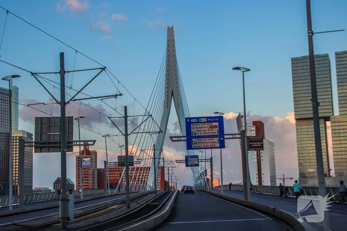 Verkeerschaos door niet sluitende Erasmusbrug