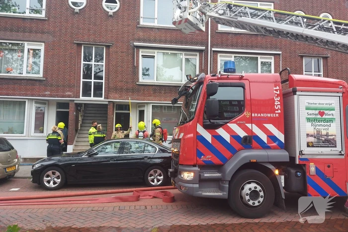 Brand in portiekwoning