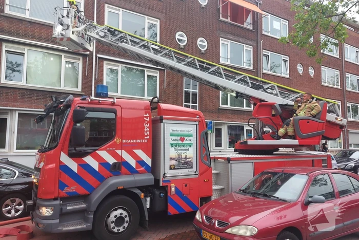 Brand in portiekwoning