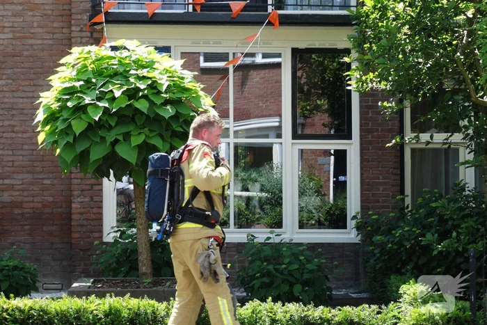 Brandweer ventileert woning na keukenbrand