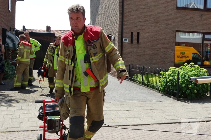 Brandweer ventileert woning na keukenbrand