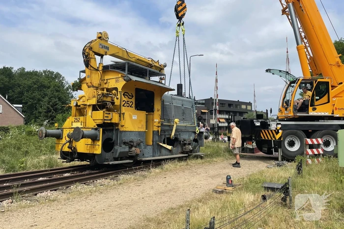 Locomotief ontspoord door kapotte wissel