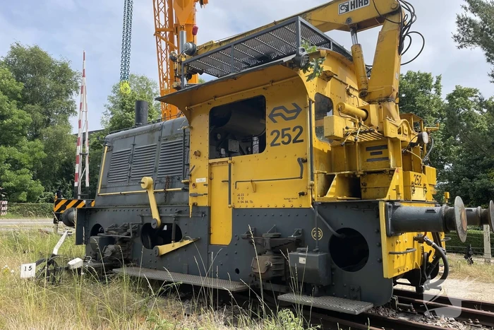 Locomotief ontspoord door kapotte wissel