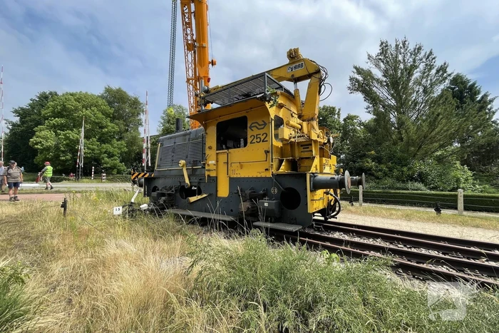 Locomotief ontspoord door kapotte wissel