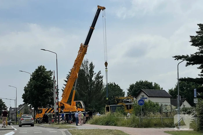 Locomotief ontspoord door kapotte wissel
