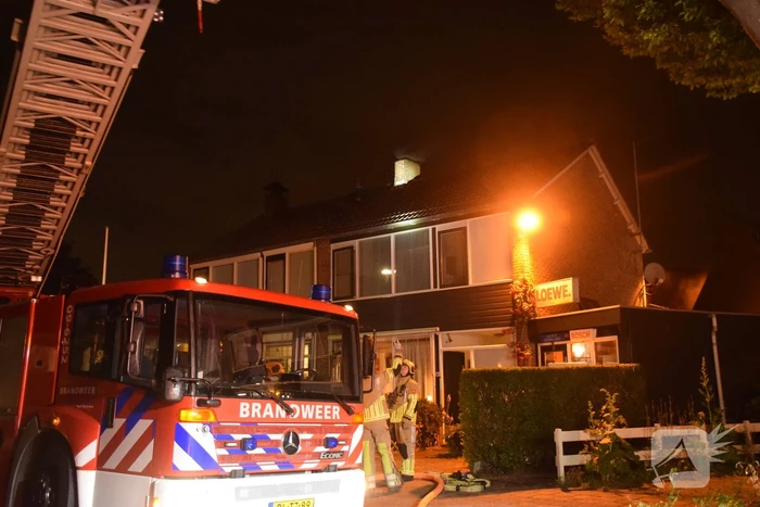 Forse vlammen bij schoorsteenbrand