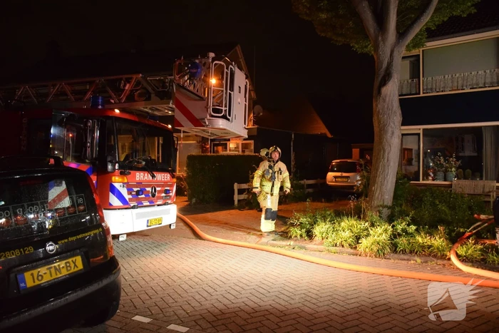 Forse vlammen bij schoorsteenbrand