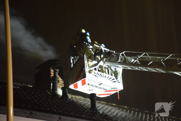 Forse vlammen bij schoorsteenbrand