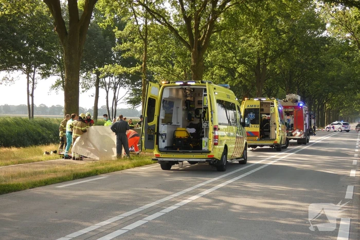 Auto te water, een overleden persoon aangetroffen