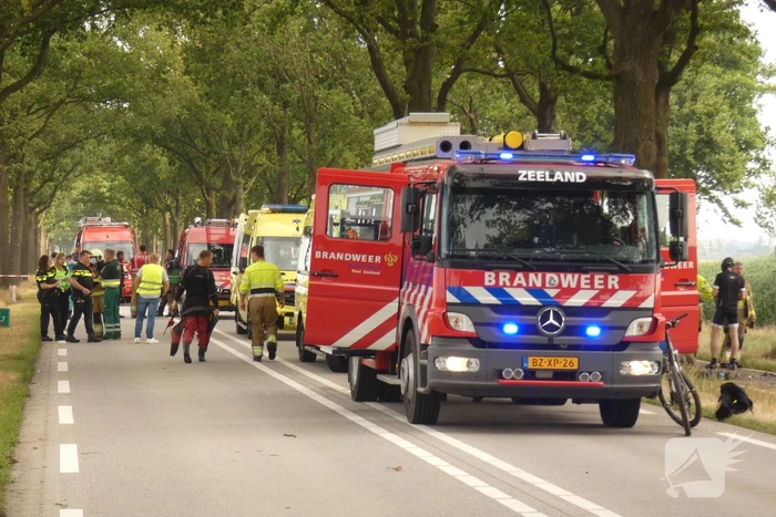 Auto te water, een overleden persoon aangetroffen
