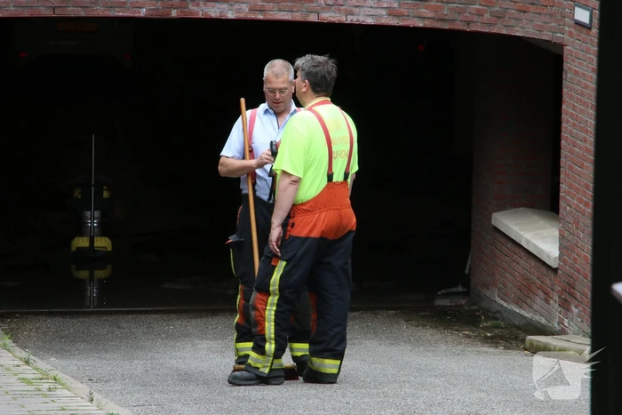 Parkeergarage en bergingen onder water