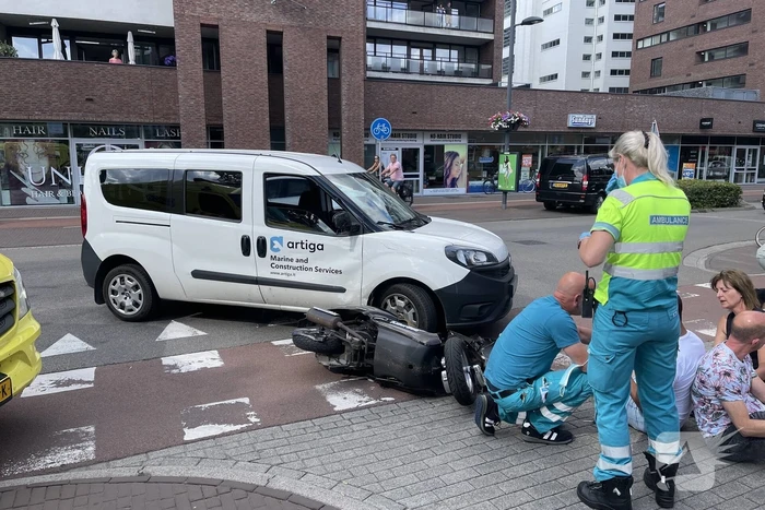Bestuurder onder invloed rijdt scooterrijder aan