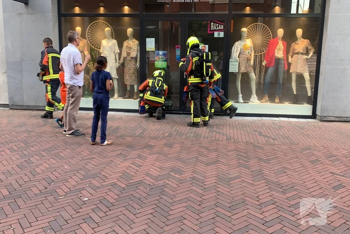 Winkel vol rook door mistgenerator