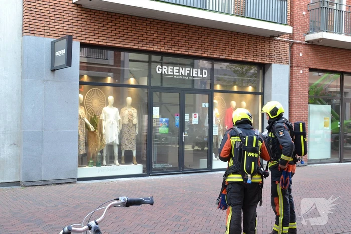 Winkel vol rook door mistgenerator