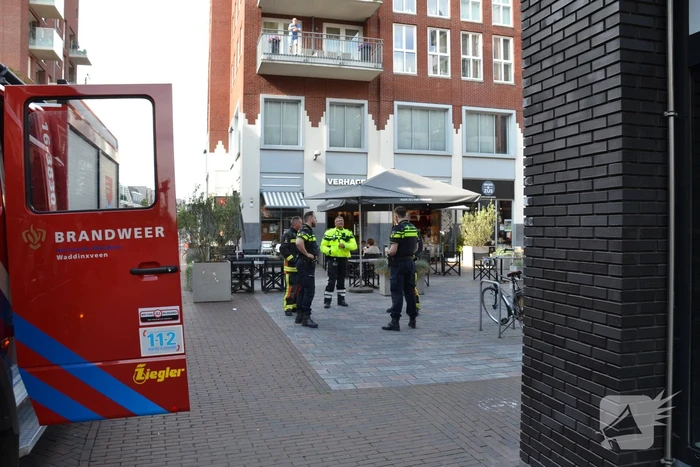 Winkel vol rook door mistgenerator