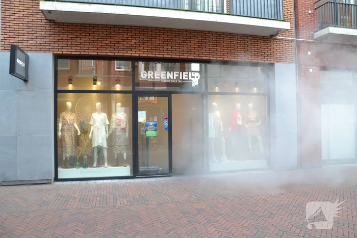 Winkel vol rook door mistgenerator