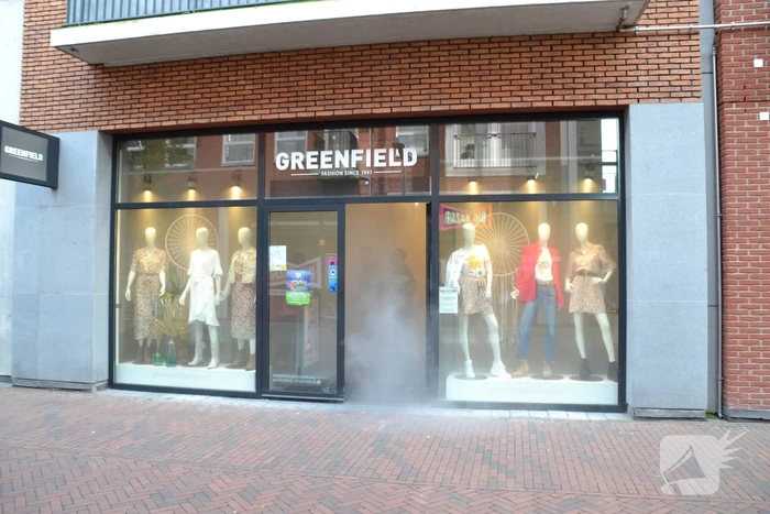 Winkel vol rook door mistgenerator