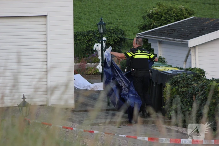 Overleden persoon aangetroffen na brand in woning