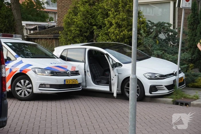 Auto knalt op paal bij achtervolging