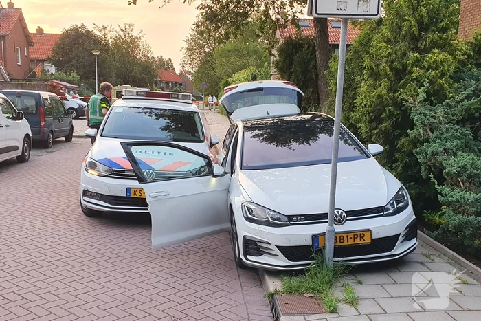 Auto knalt op paal bij achtervolging