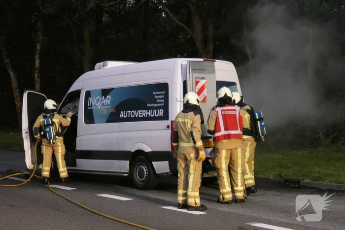 Bestelbus verwoest door brand