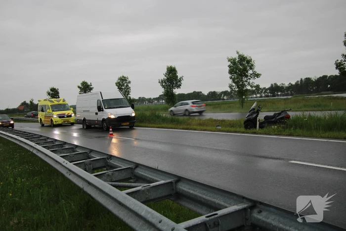 Bestuurder motorscooter gewond na val