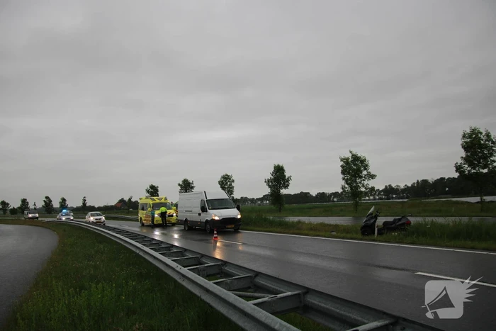 Bestuurder motorscooter gewond na val