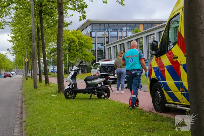 Maaltijdbezorger in aanrijding met bestelwagen