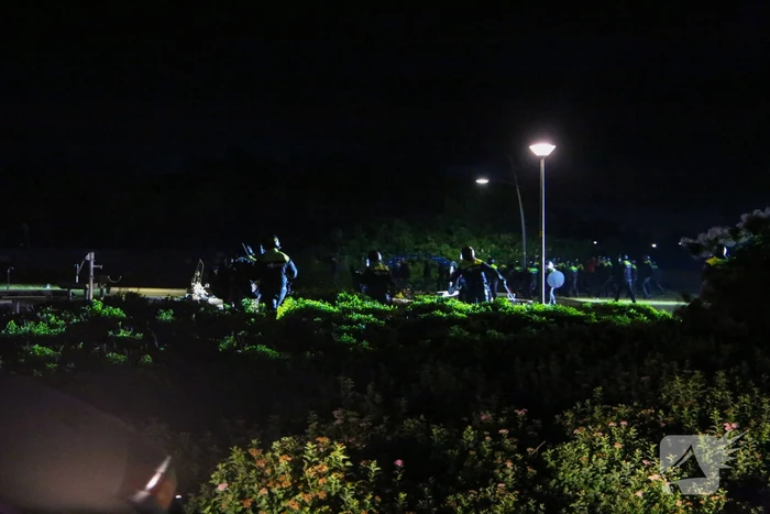 Mobiele Eenheid veegt park in Corlaer