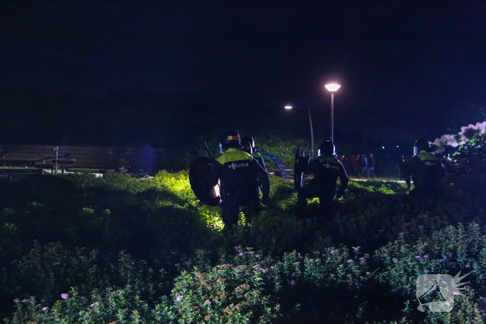 Mobiele Eenheid veegt park in Corlaer