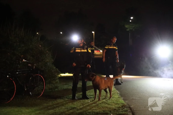 Mobiele Eenheid veegt park in Corlaer
