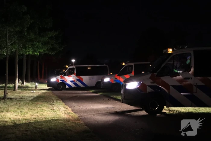 Mobiele Eenheid veegt park in Corlaer