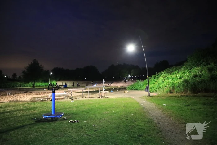 Mobiele Eenheid veegt park in Corlaer