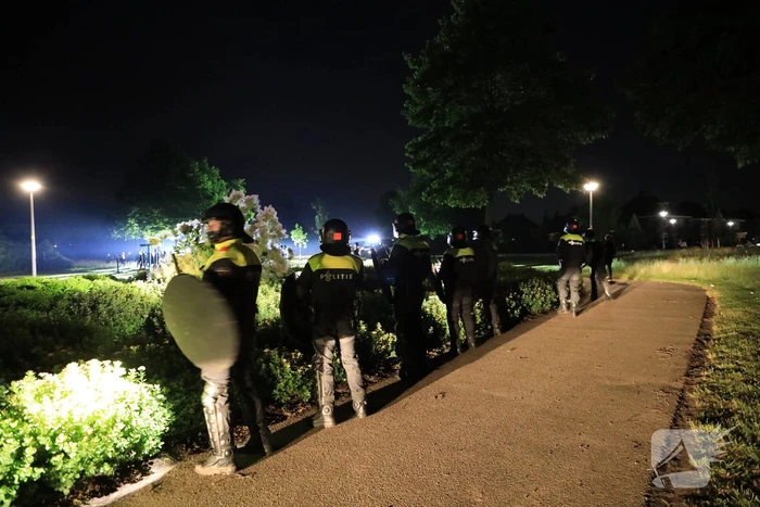 Mobiele Eenheid veegt park in Corlaer