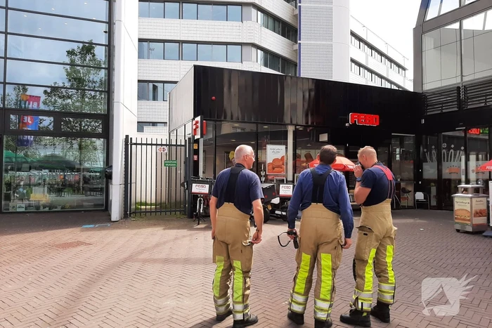 Glazenwassers bakje vast bij stadhuis
