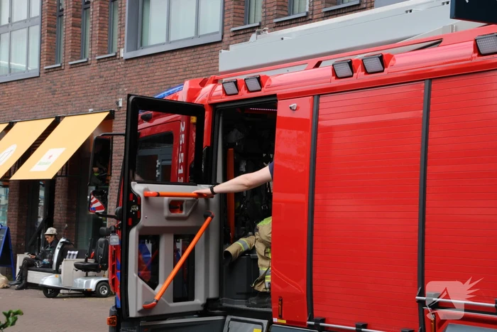 Glazenwassers bakje vast bij stadhuis