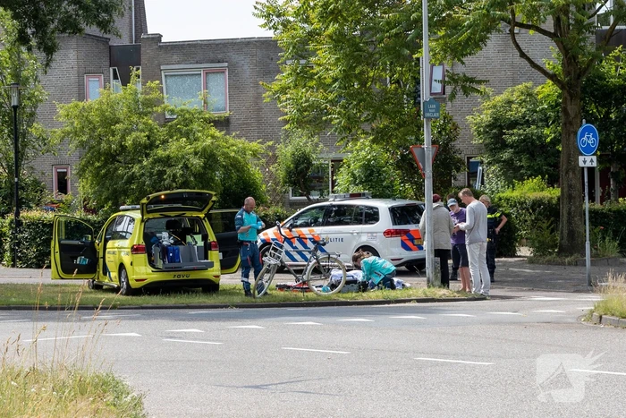 Overstekende fietser gewond bij aanrijding met auto