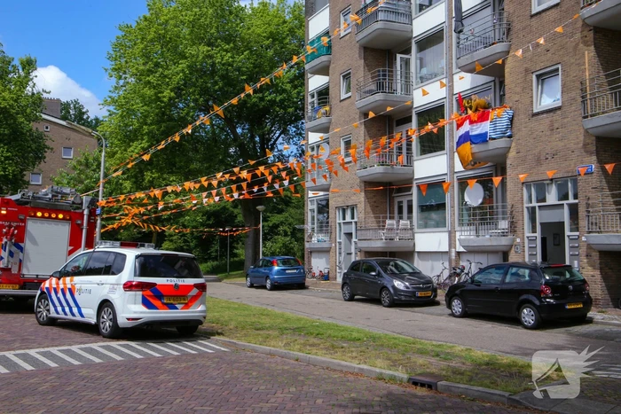 Brandweer doet onderzoek naar vreemde lucht in portiekflat