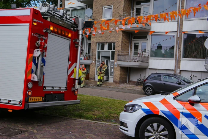 Brandweer doet onderzoek naar vreemde lucht in portiekflat