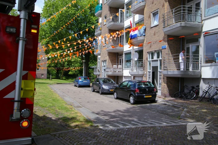 Brandweer doet onderzoek naar vreemde lucht in portiekflat