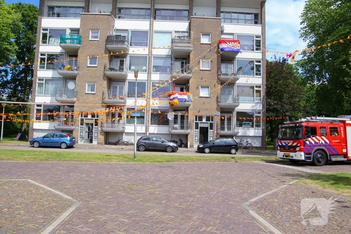 Brandweer doet onderzoek naar vreemde lucht in portiekflat