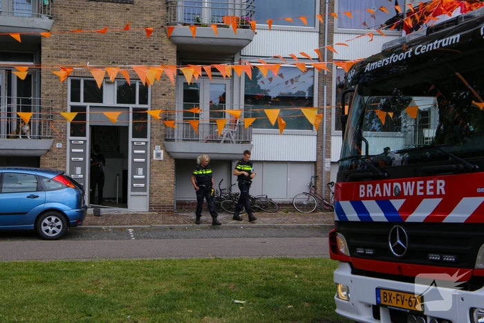 Brandweer doet onderzoek naar vreemde lucht in portiekflat