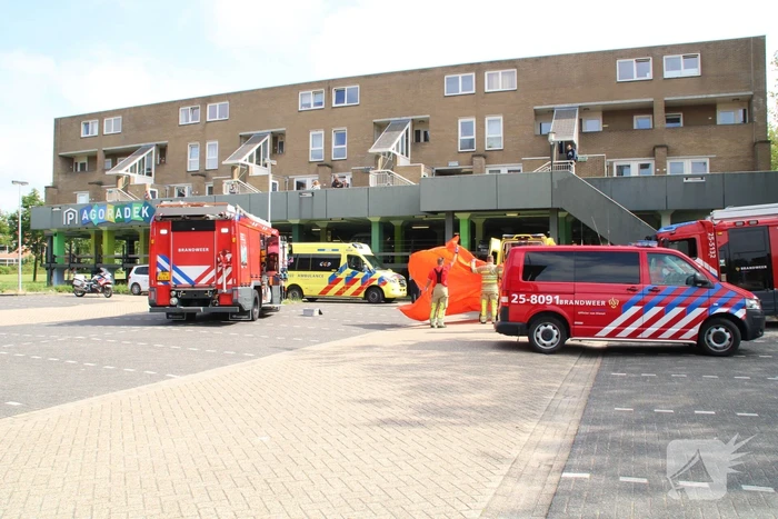 Persoon ernstig gewond na val van grote hoogte