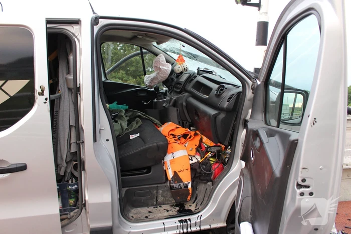 Ravage na ongeval met bestelbus