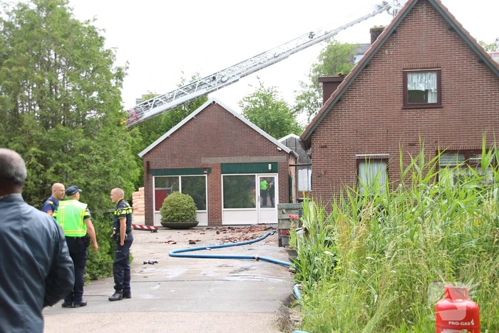 Flinke schade aan dak na woningbrand